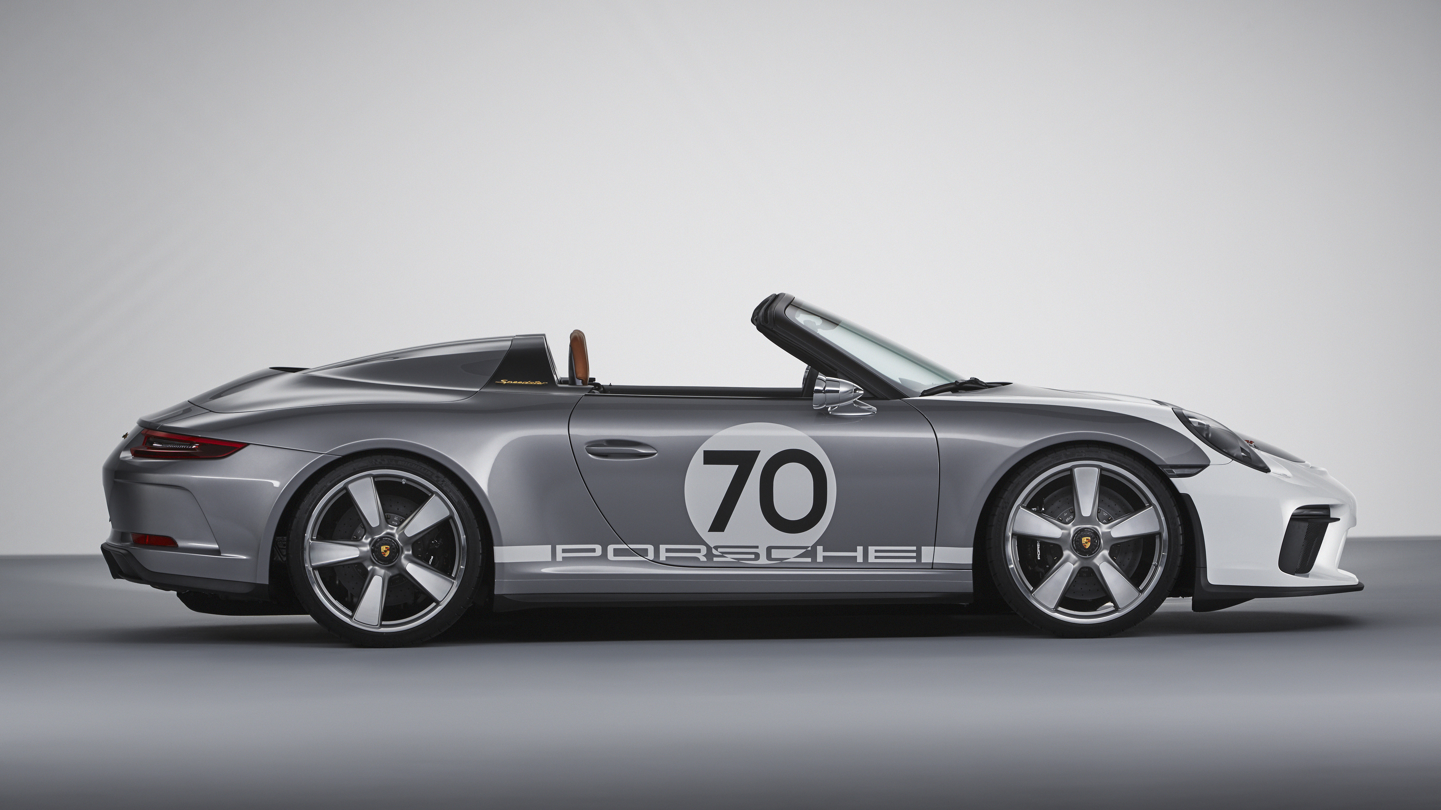 embargo_20_30_cest_8_june_2018_porsche_911_speedster_concept_ii.jpg