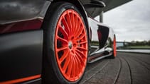 1566642_mso_gulf_racing_theme_mclaren_675lt_07_orange_wheel_-_resized_gf_williams.jpg