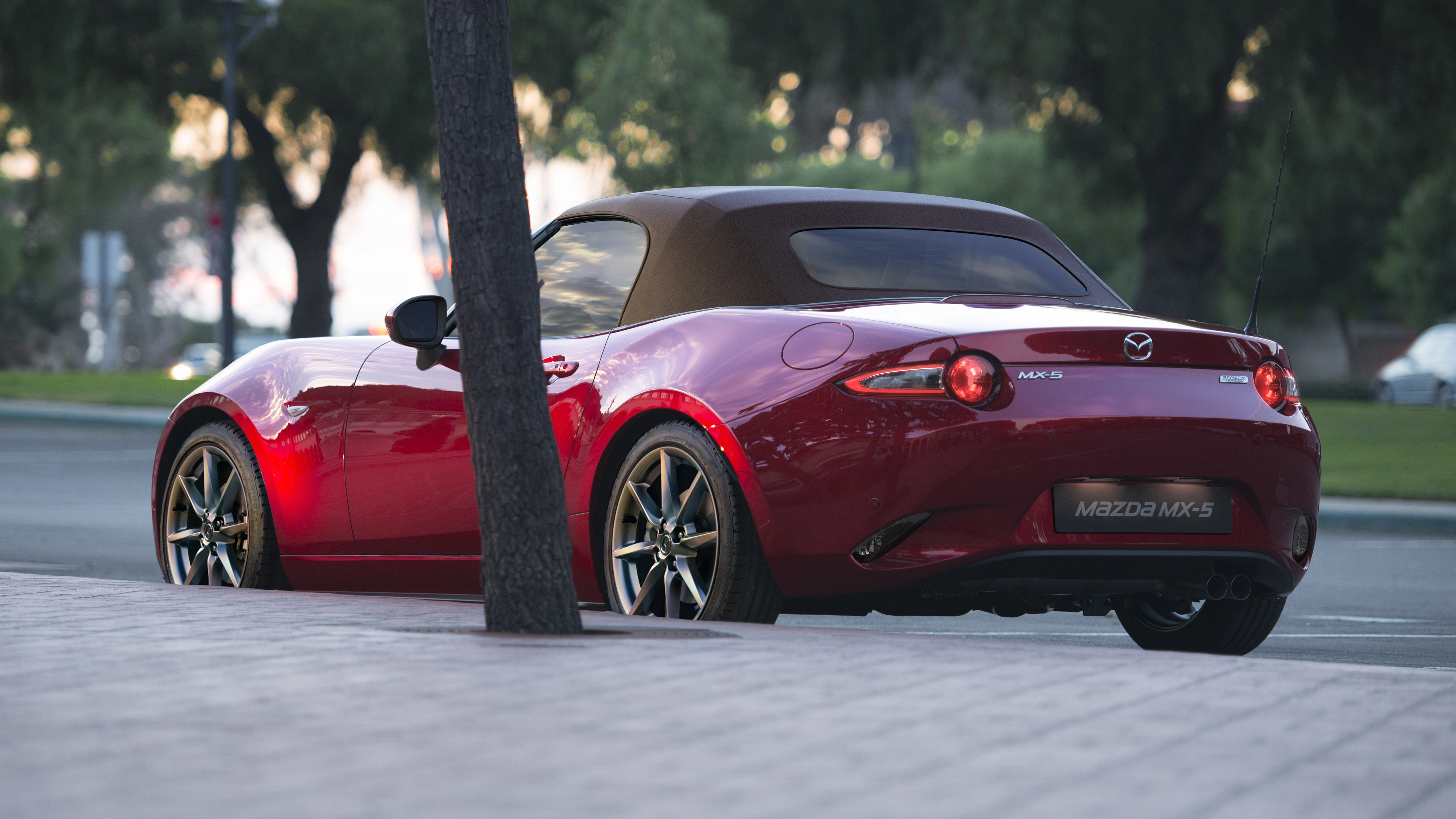 mazda_mx-5_brown_soft_top_ger_rq.jpg