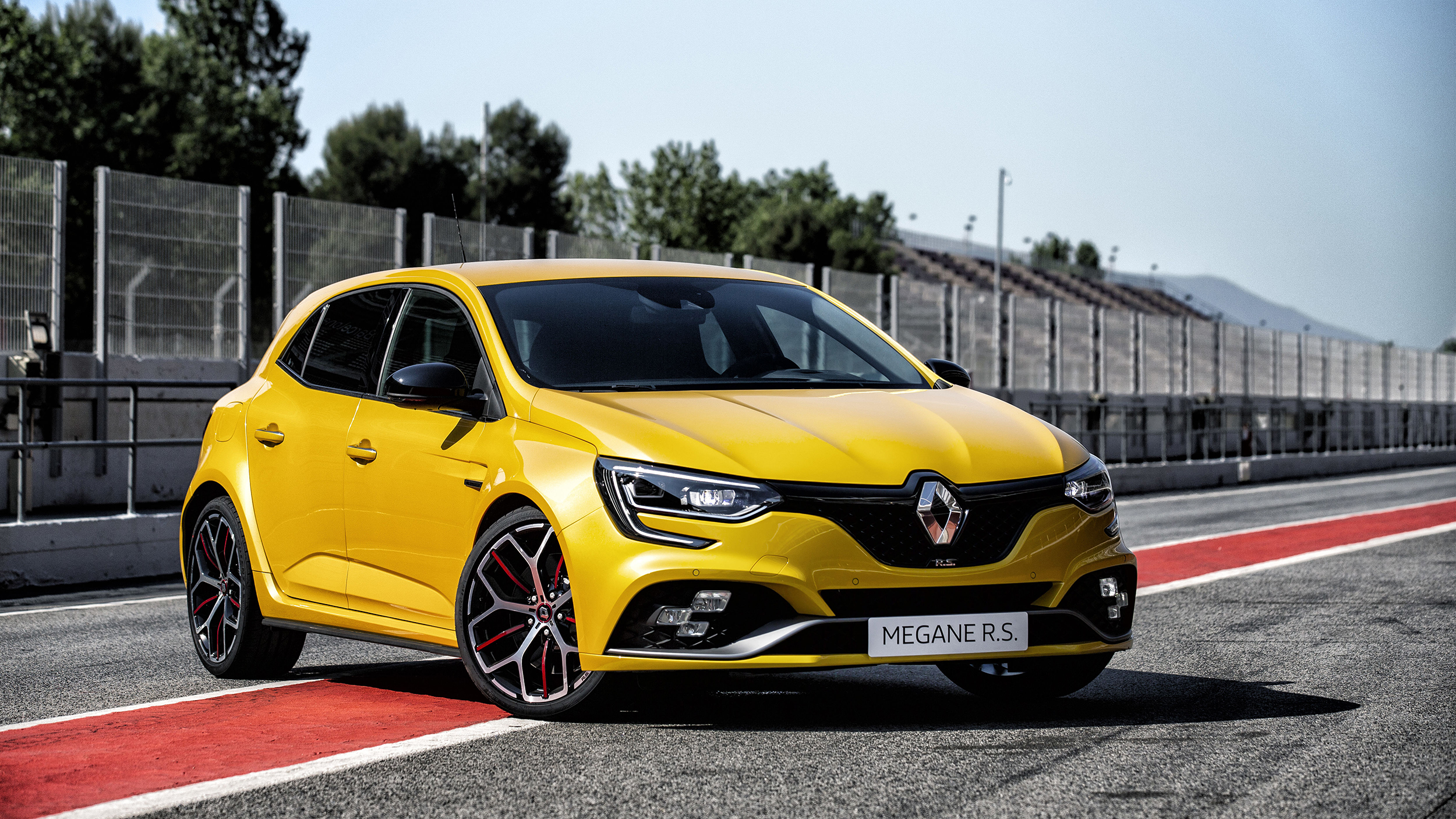 embargo_190718_08h00_megane_rs_trophy_-_press_kit_en_1.jpg
