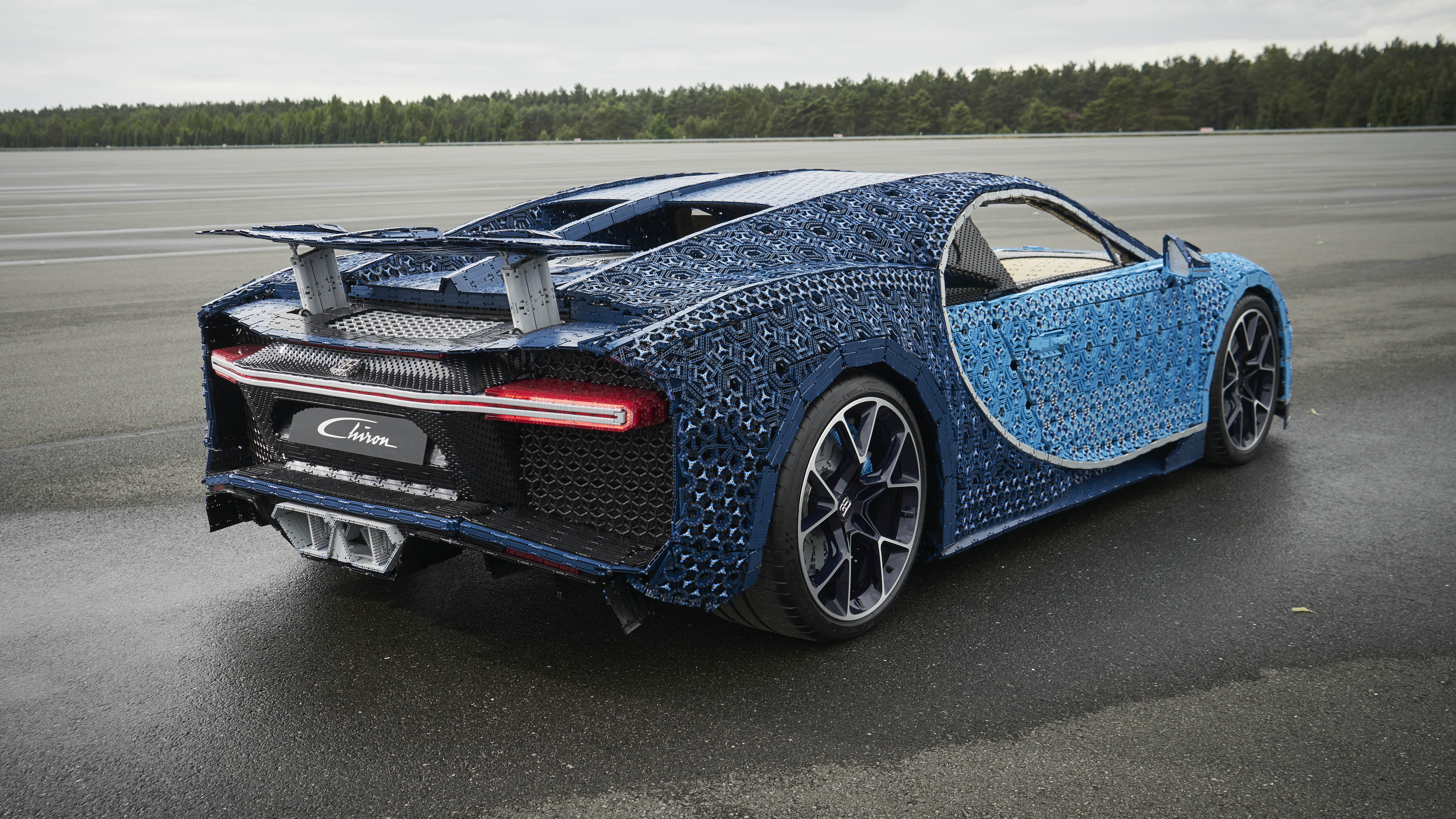 This Drivable Lego Bugatti Chiron Has 2304 Electric Motors and One Million  Pieces