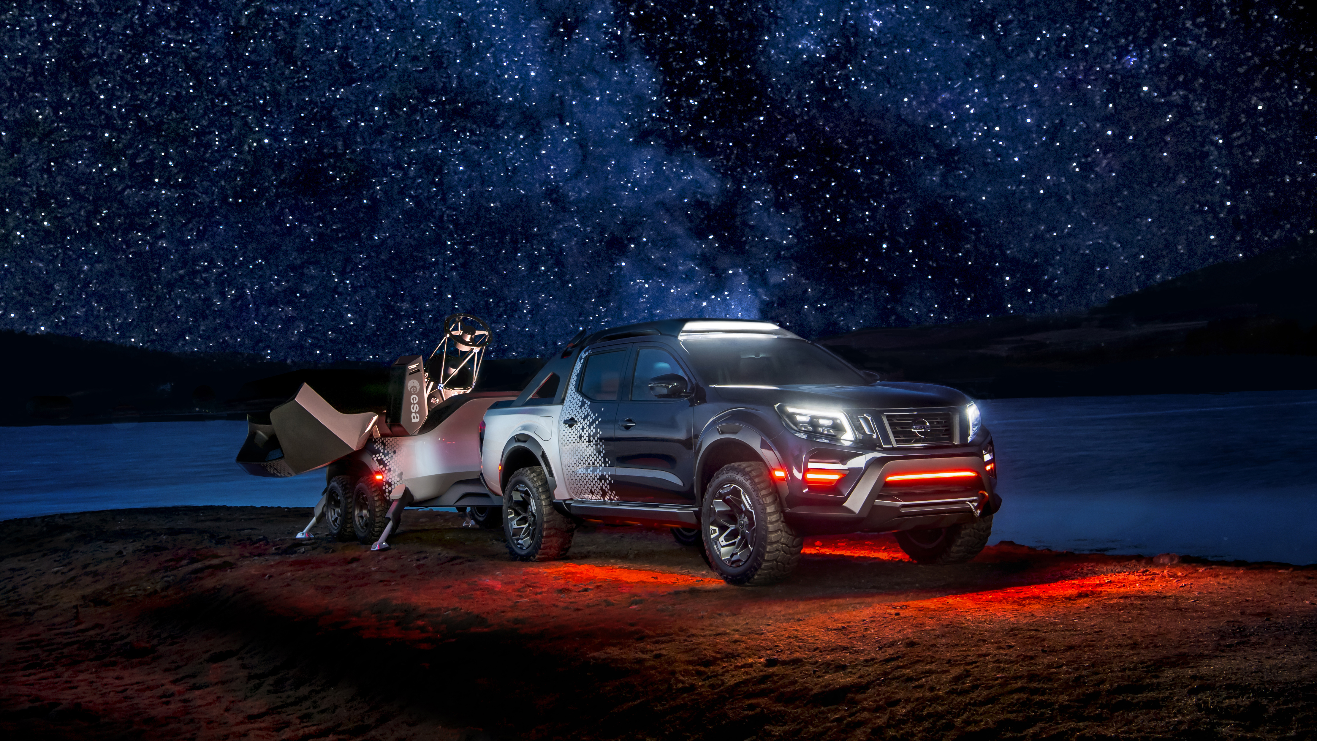 embargo_sept.19_-_10.45_cest_-_nissan_navara_dark_sky_concept_-_hero_image_open_trailer.jpg