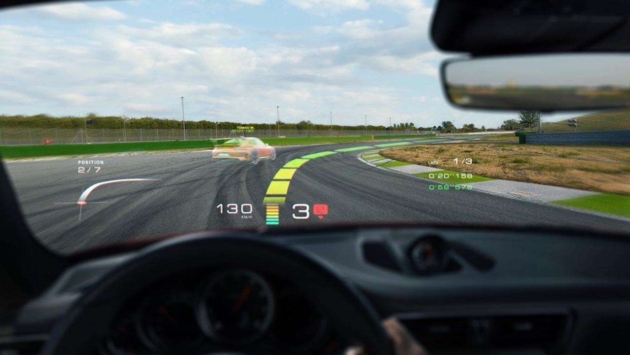 1low_holographic_augmented_reality_head_up_display_technologiy_wayray_2018_porsche_ag.jpg