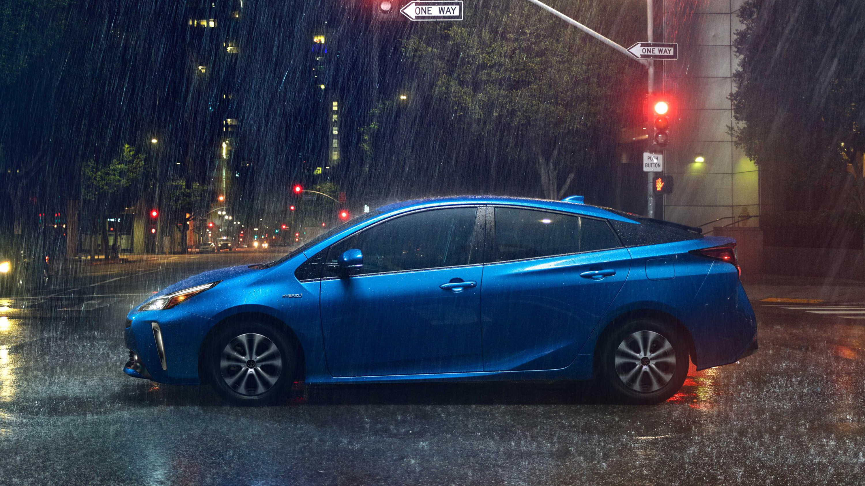 2019_toyota_prius_limited_05_3d56bd2dfce1d12efd6ea3c17f92efea782d2e10.jpg
