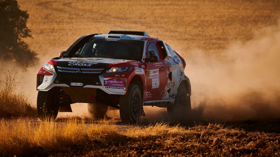 eclipse_cross_-_2019_dakar_-_racer.jpg