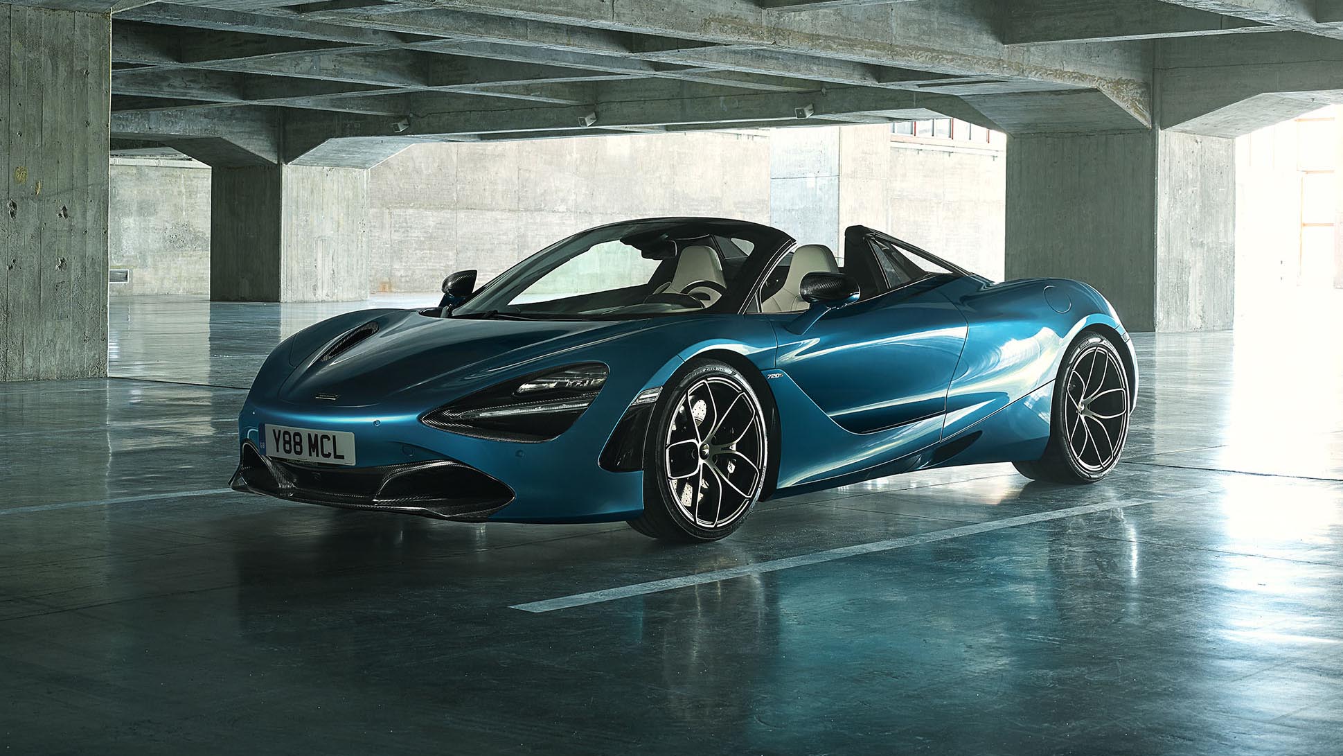 mclaren_720s_spider_dec_2018_image_002.jpg