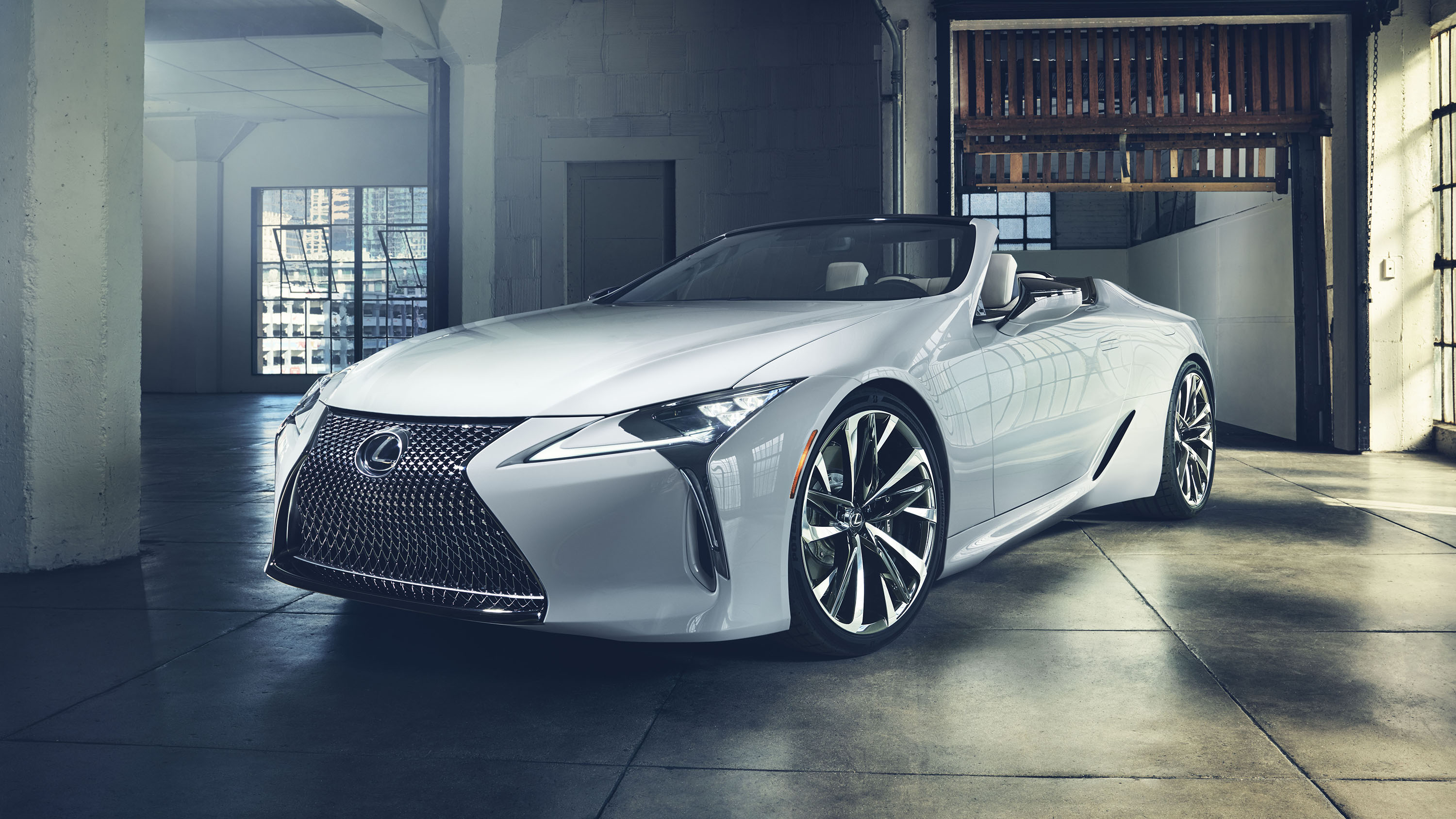 08_lexus_34rear_high_v07_rgb.jpg