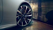 12_lexus_wheel_detail_v05.jpg