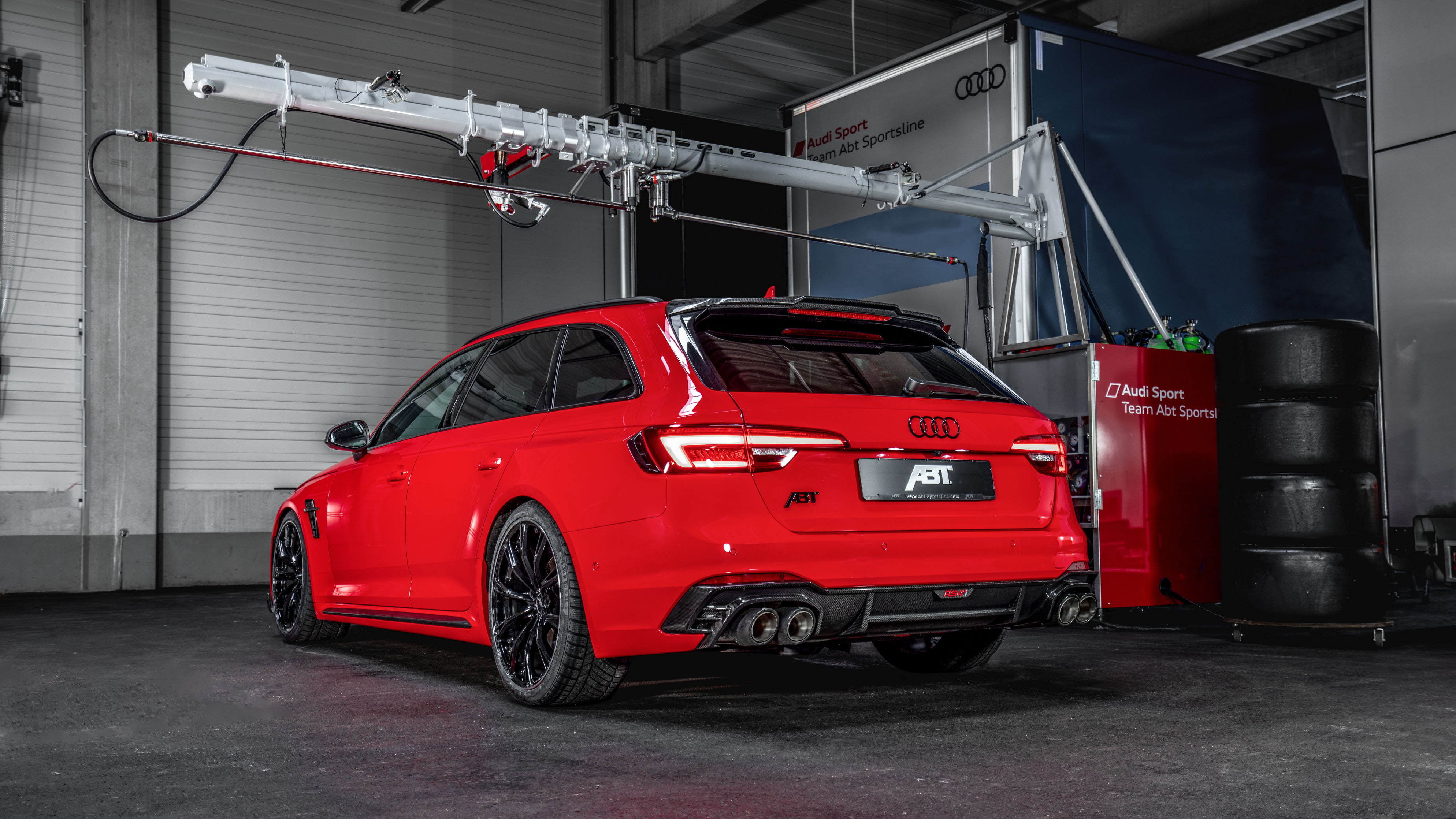abt_rs4_misano_red_gr_20_indoor_back.jpg