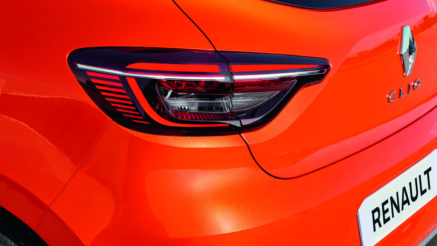 all-new_renault_clio_-_exterior_shot_-_embargo_290119_09h00_uk_time_14.jpg