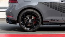 db2019au00021_large.jpg
