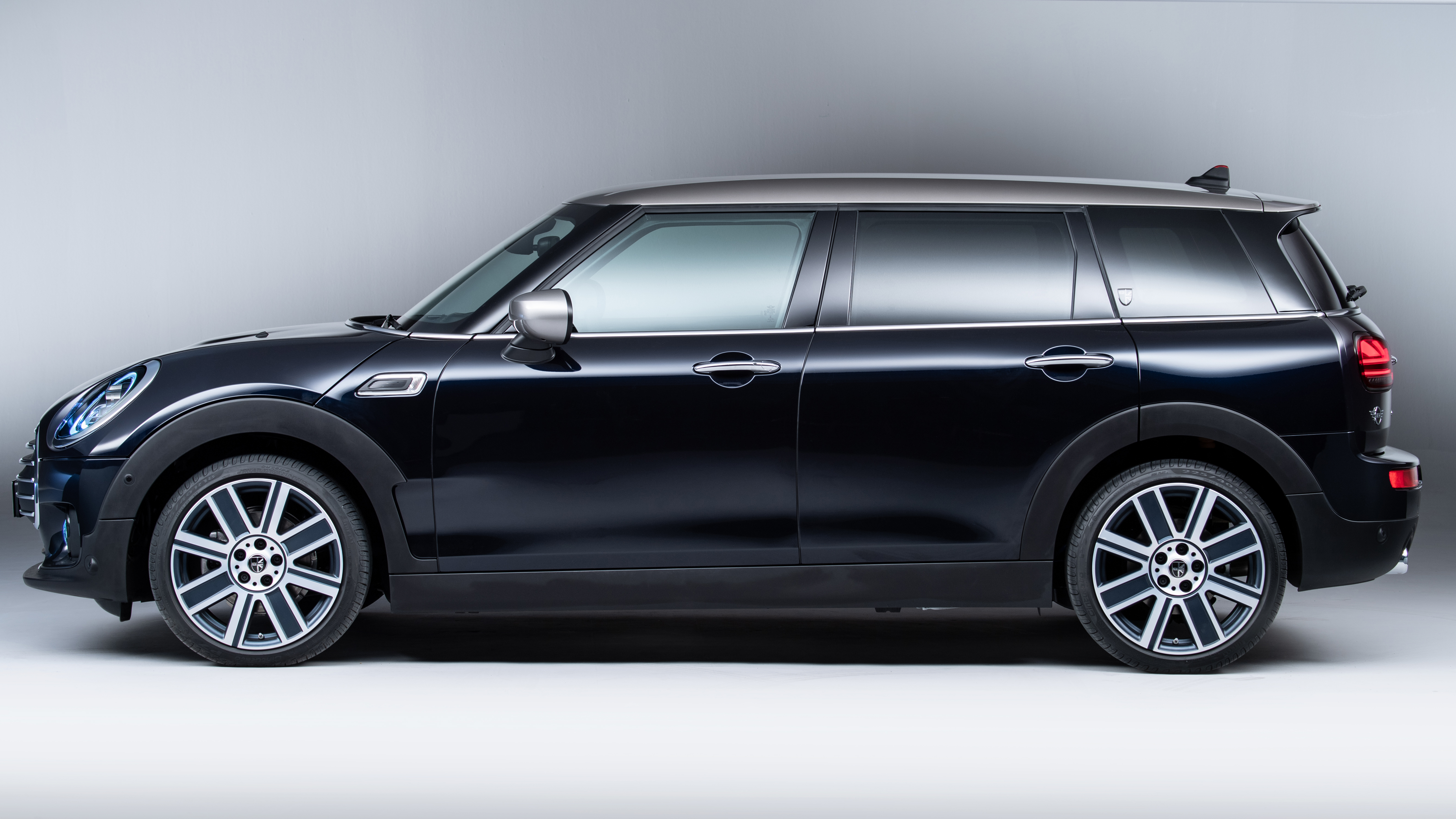 mini_clubman_mini_yours_enigmatic_black_1.jpg