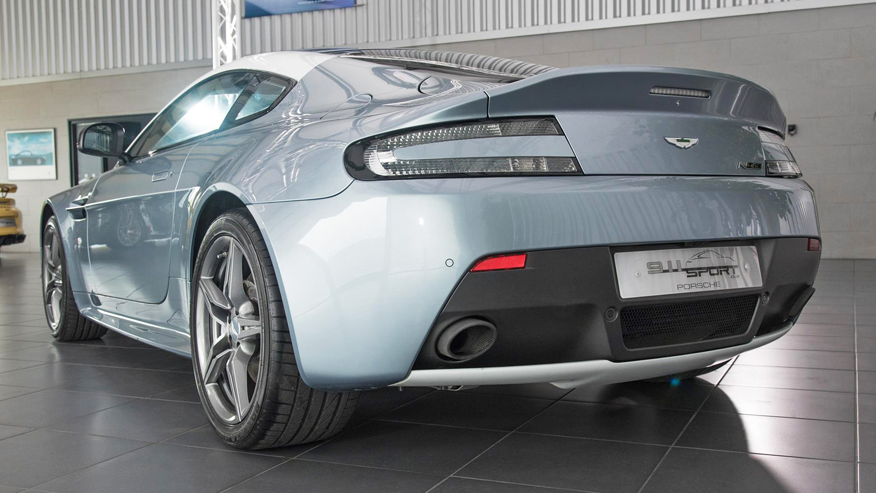 aston-martin-v8-vantage-coupe-s3918017-6.jpg
