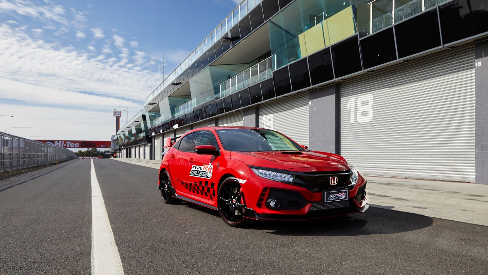 180695_f1_legend_jenson_button_returns_to_mount_panorama_bathurst_for_australian.jpg