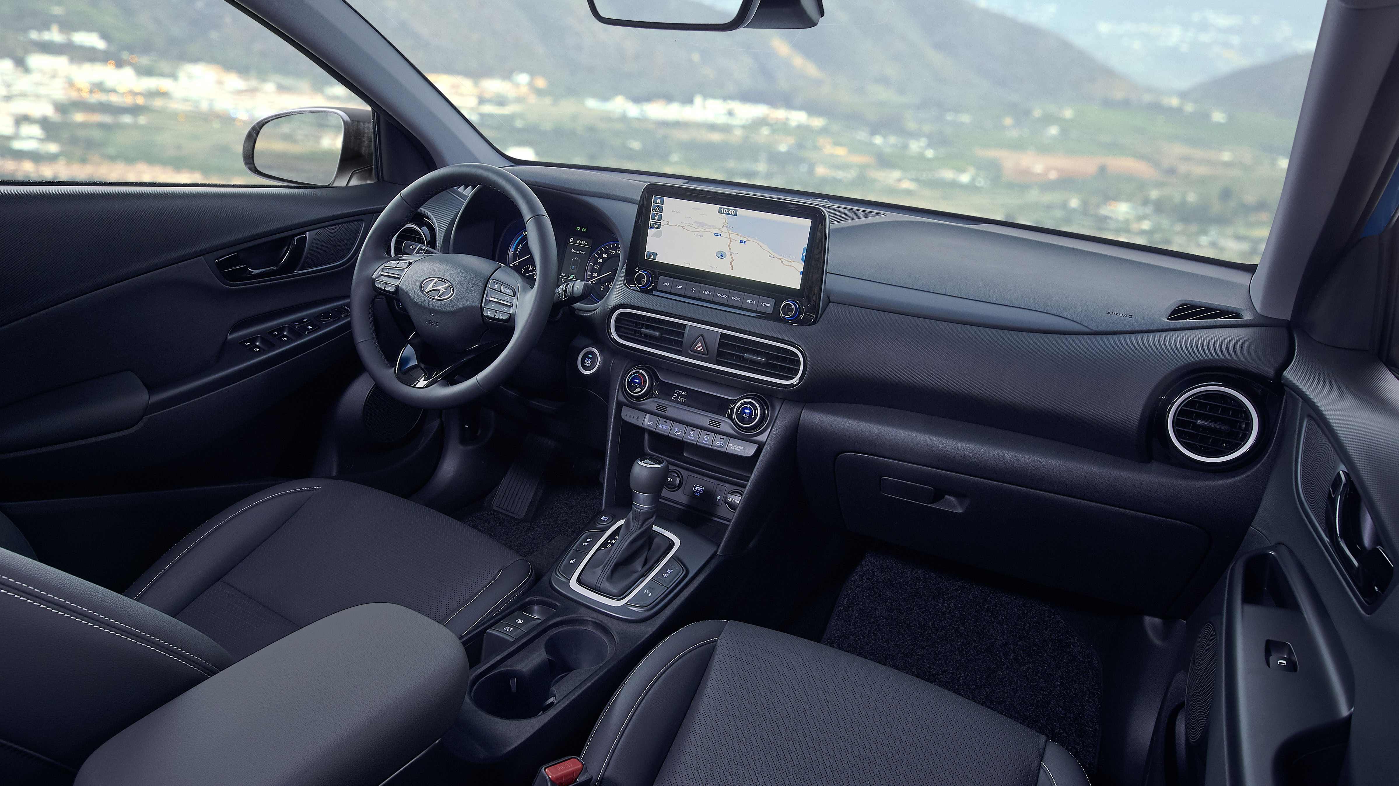 all-new_kona_hybrid_interior_1.jpg