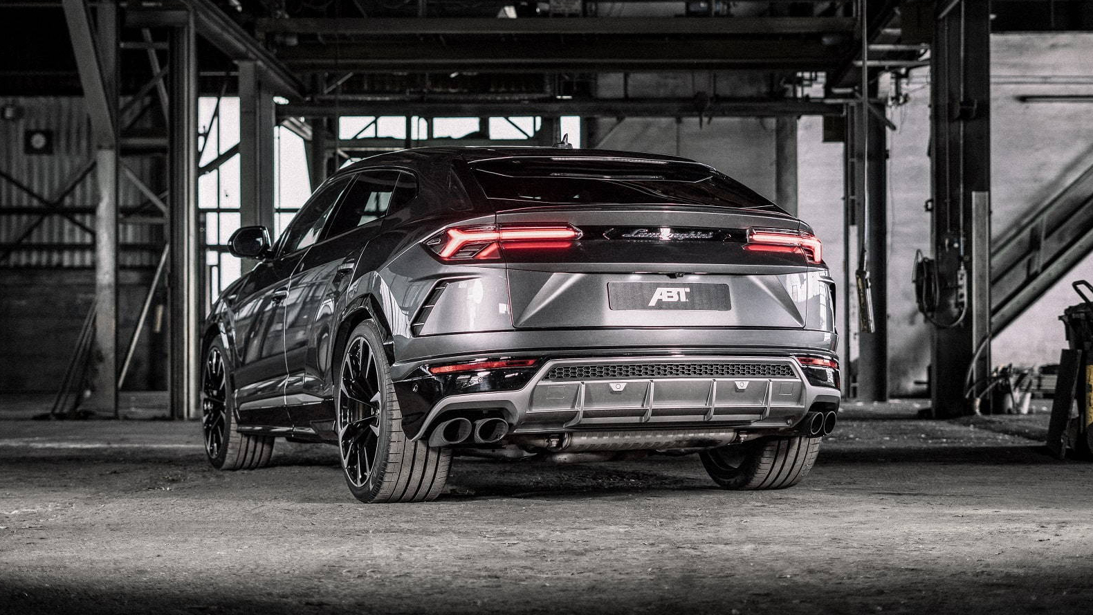 csm_lamborghini_urus_grau-5-min_93d6a35aef.jpg