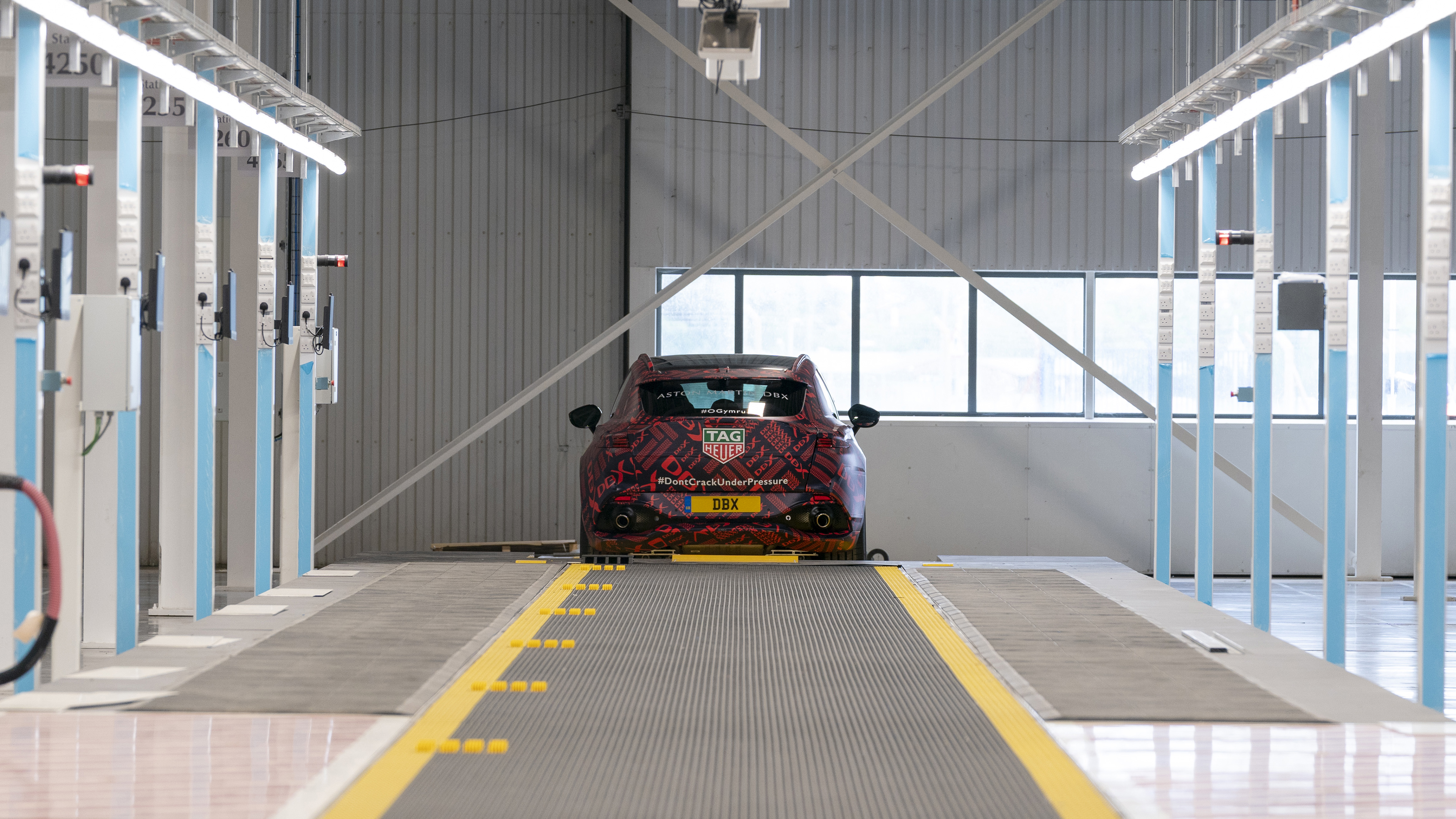 aston_martin_dbx_st_athan_10.jpg