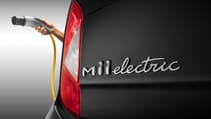 seat_recharges_city_driving_with_the_mii_electric_embargo_09h30_uk_040619_8.jpg
