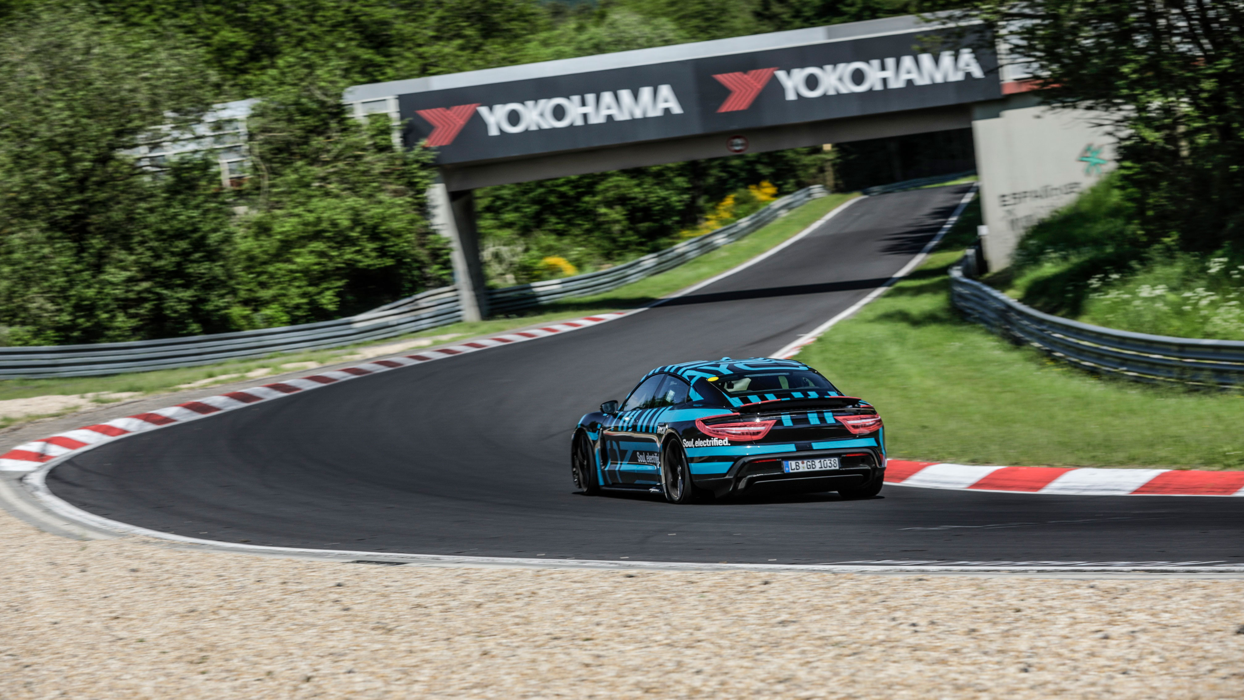 high_taycan_prototype_nurburgring_nordschleife_2019_porsche_ag_1.jpg
