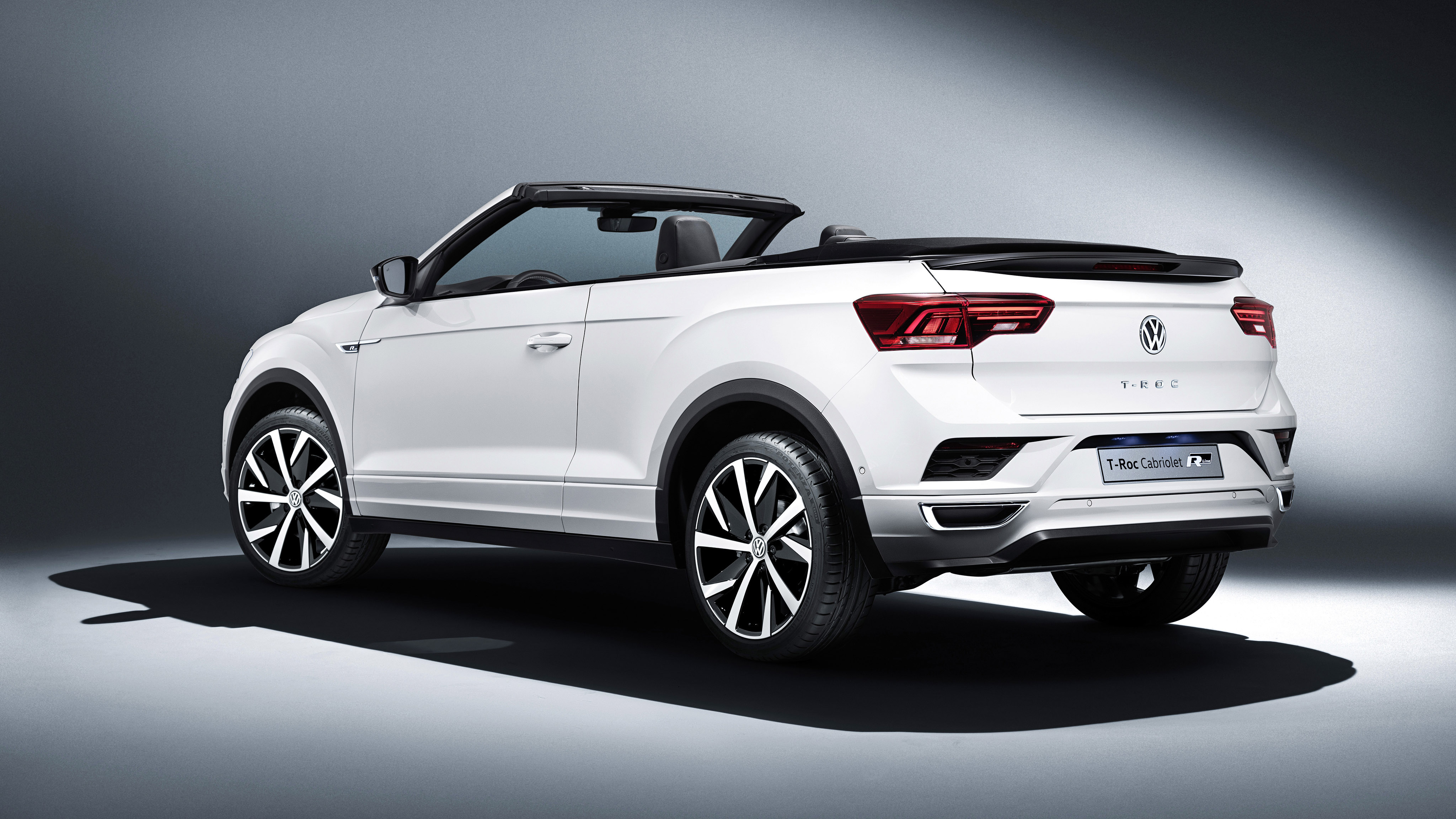 race beløb Portal Oh no, there's a Volkswagen T-Roc convertible | Top Gear