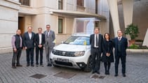 groupe_renault_delivers_an_exclusive_dacia_to_pope_francis_1.jpg
