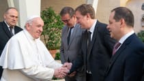 groupe_renault_delivers_an_exclusive_dacia_to_pope_francis_4.jpg