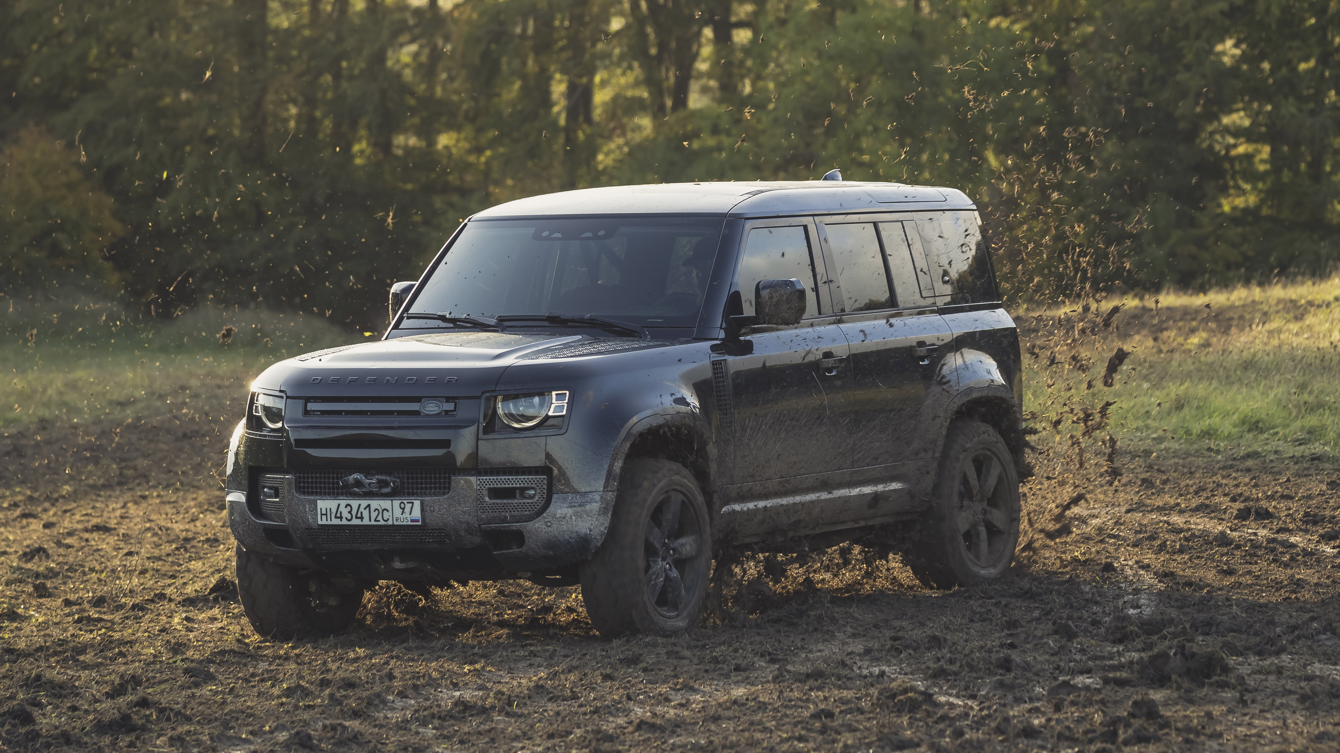 behind_the_scenes_image_of_the_new_land_rover_defender_featured_in_no_time_to_die_02.jpg