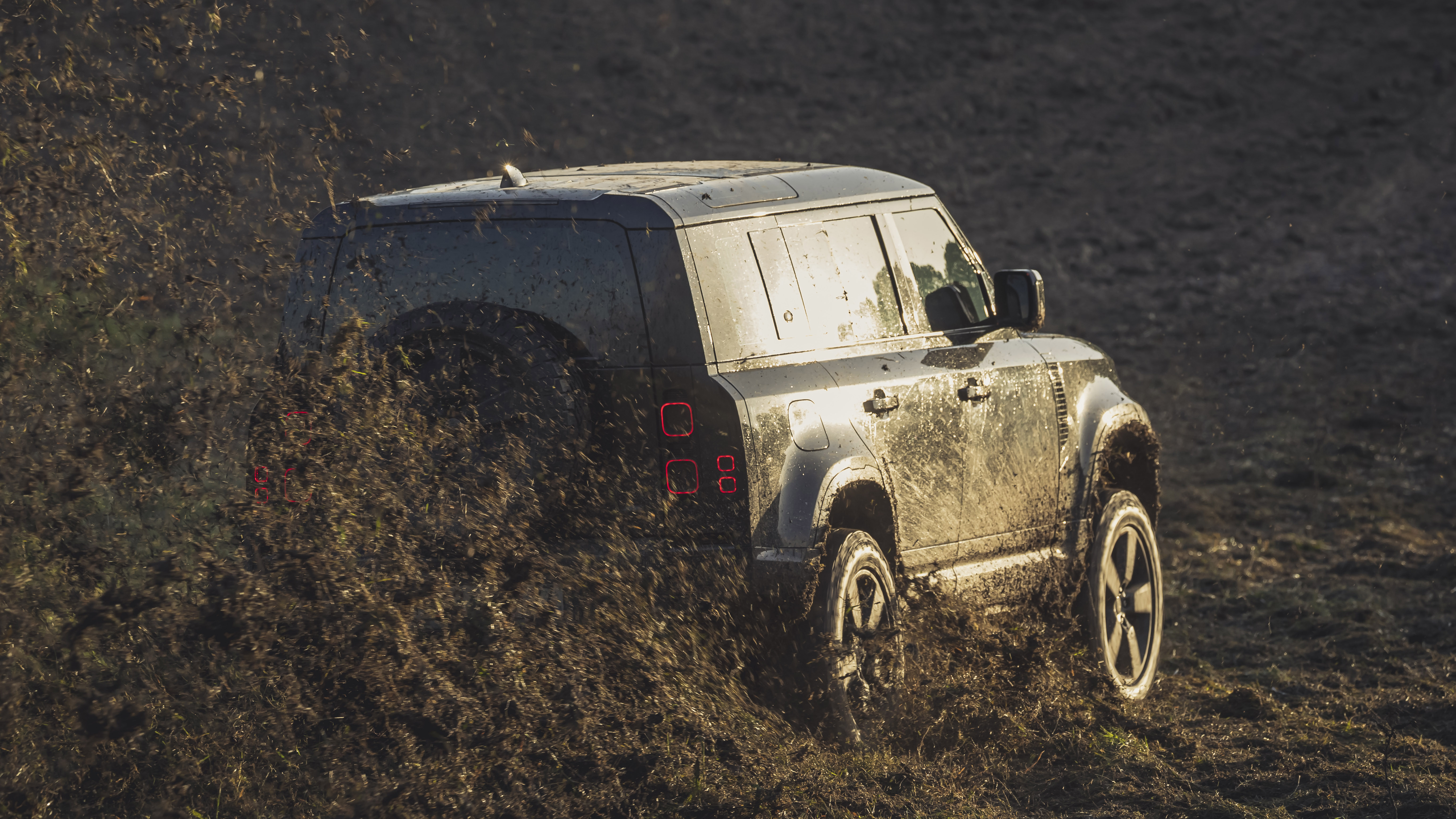 behind_the_scenes_image_of_the_new_land_rover_defender_featured_in_no_time_to_die_03.jpg