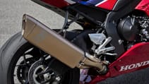 20ym_cbr1000rr-r_sp_usp_exhaust_060.jpg