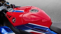20ym_cbr1000rr-r_sp_usp_fuel_tank_159.jpg