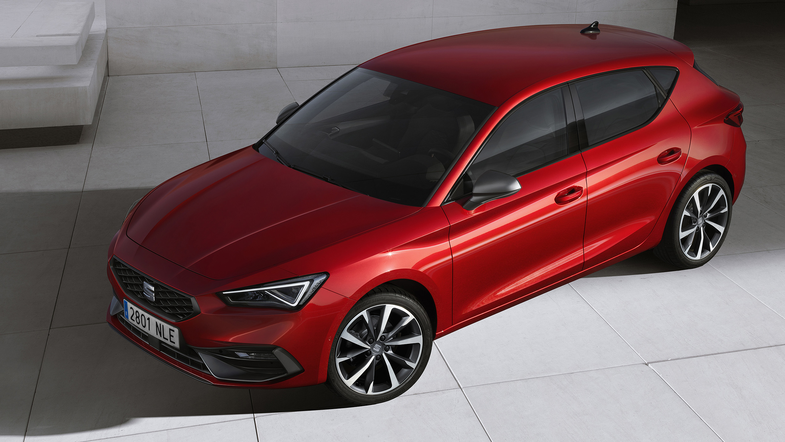 001_all-new_seat_leon_fr_desire_red.jpg