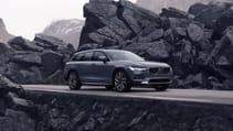 262615_the_refreshed_volvo_v90_b6_awd_cross_country_in_thunder_grey.jpg
