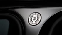 aj_rangerover_svo_b-pillar_badge_0035.jpg