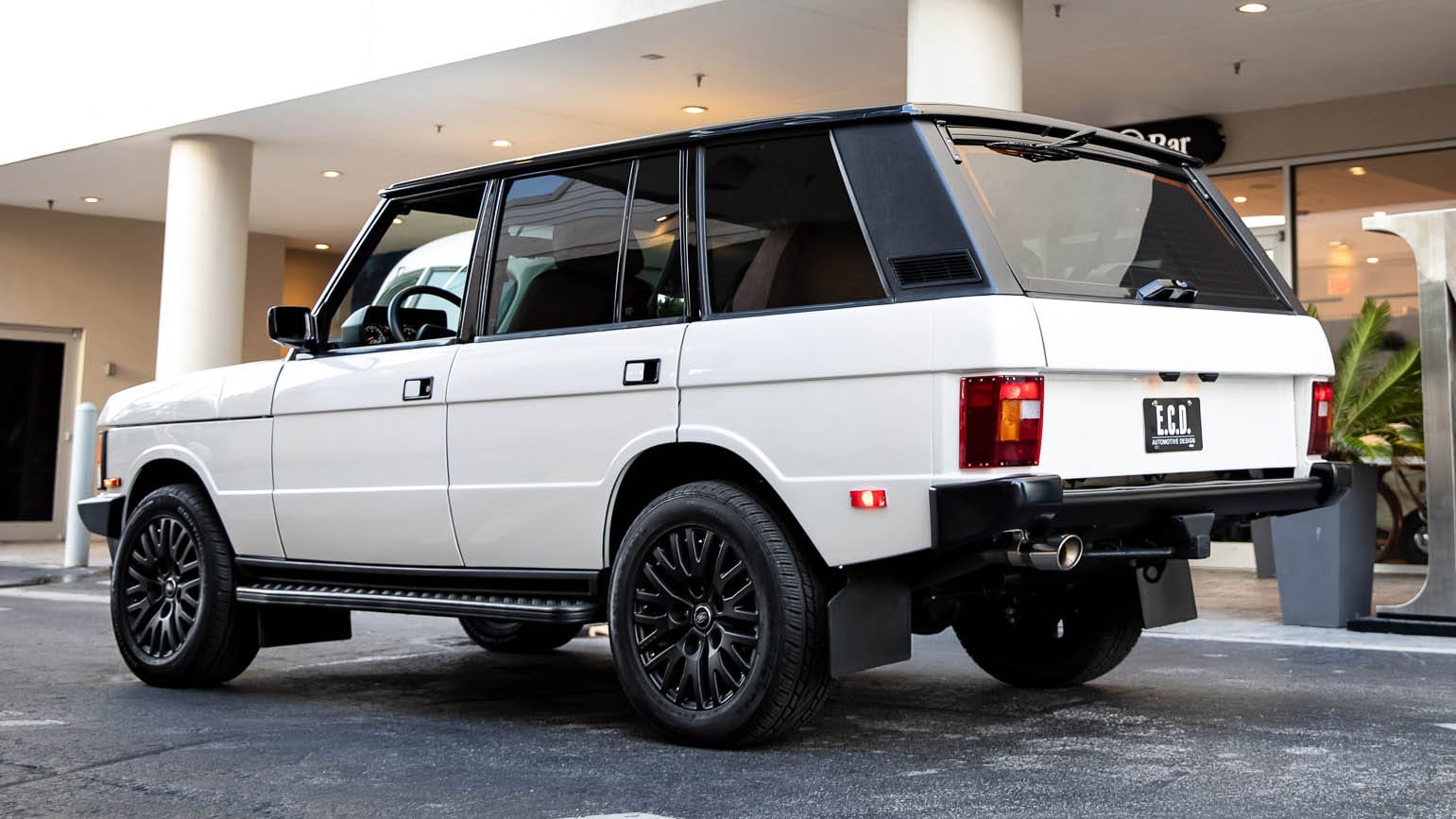 Retro Mod Range Rover What do you think of these restomod V8 Range Rovers? | Top Gear