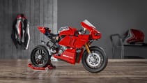 01_ducati_panigale_v4_r_lego_technic_uc154220_high.jpg