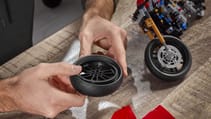 03_ducati_panigale_v4_r_lego_technic_uc154221_high.jpg