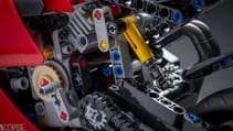 08_ducati_panigale_v4_r_lego_technic_uc154217_high.jpg