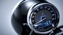 bmw_r_18_clocks.jpg