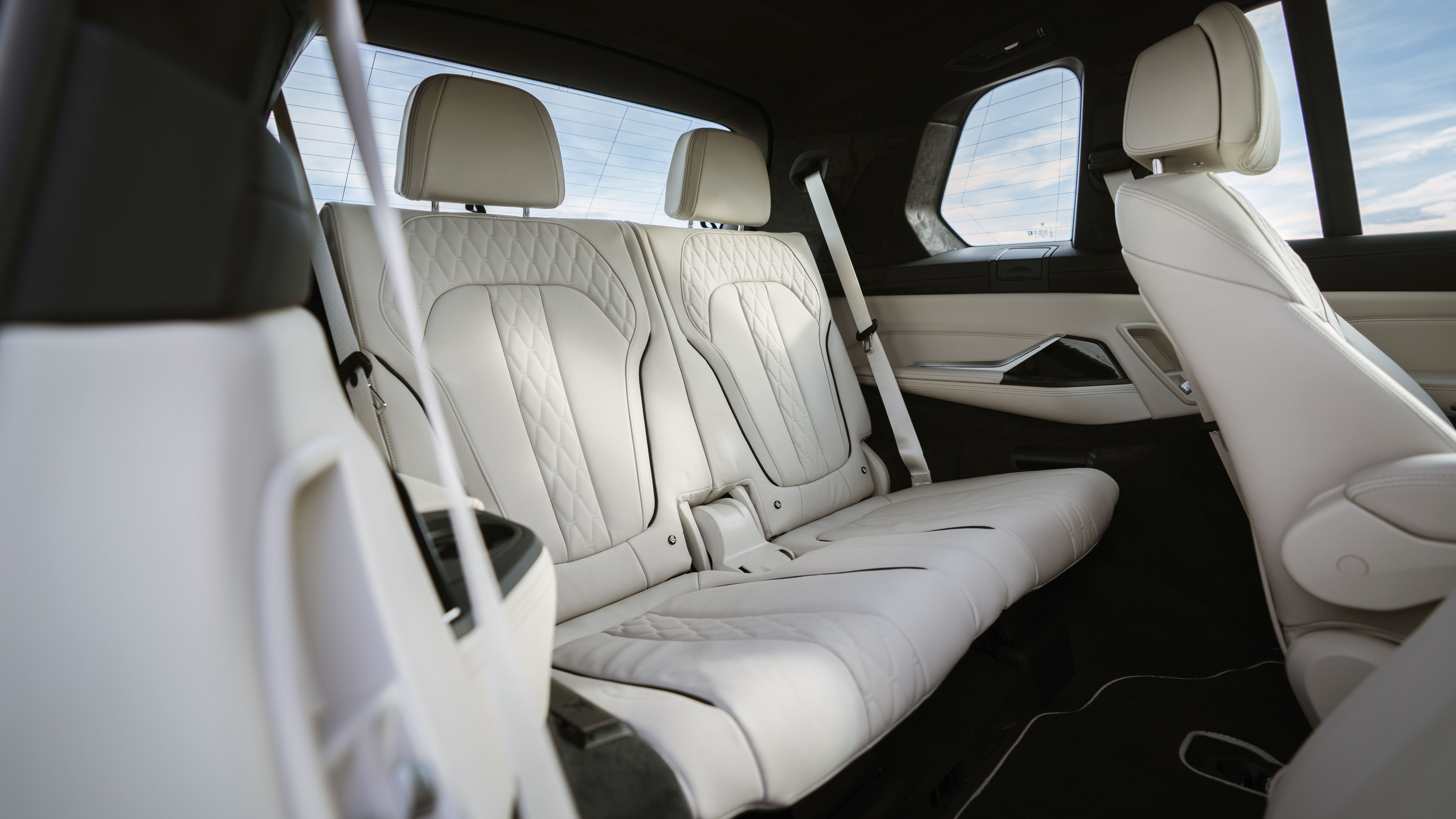 2020_03_bmw_alpina_xb7_g07_press_056_tn.jpg