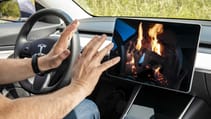 topgear_-_drives_-_tesla_model_3_-_hyundai_kona_-_bmw_330i_-_048.jpg