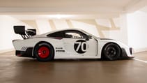 2020-porsche-935-martini-_3.jpg