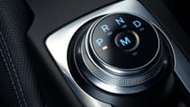 focusstautousesarotarydialgearselector1.jpg