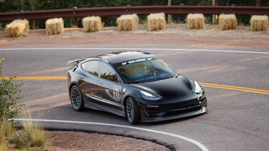 watch-this-tesla-model-3-qualify-third-at-pikes-peak-top-gear