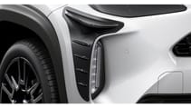 carlineup_yariscross_option_grparts_pic_01.jpg.jpg