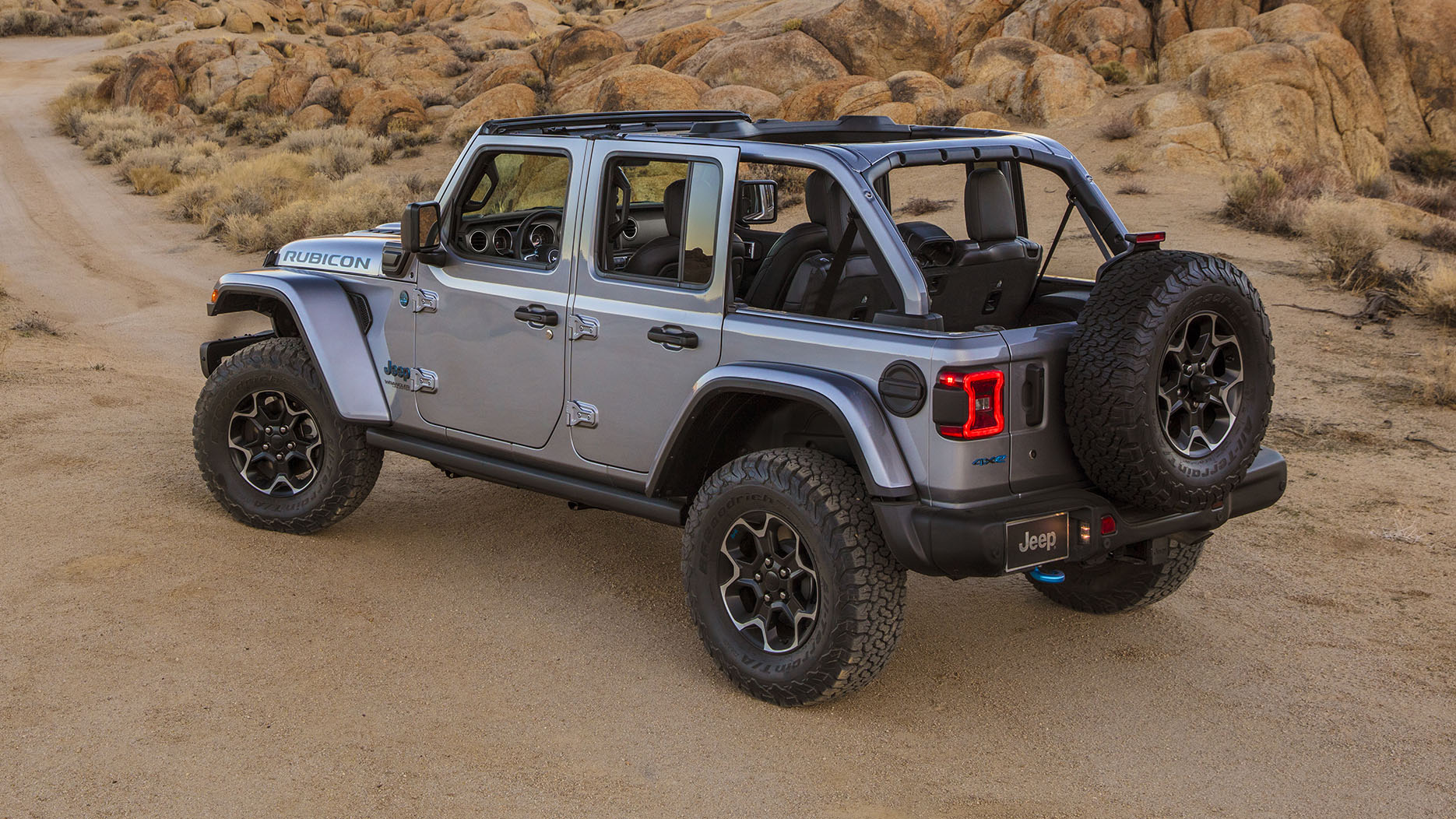 The new Jeep Wrangler 4xe is a... hybrid | Top Gear