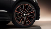 enyaq_black_wheel.jpg
