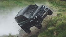 new_defender_during_rehearsals_on_set_of_nttd_03_copyright_2020_danjaq_llc_and_mgm_all_rights_reserved.jpg