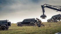 new_defender_during_rehearsals_on_set_of_nttd_07_copyright_2020_danjaq_llc_and_mgm_all_rights_reserved.jpg