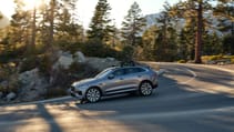 jag_f-pace_21my_location_driving_150920_us_dsf0851.jpg