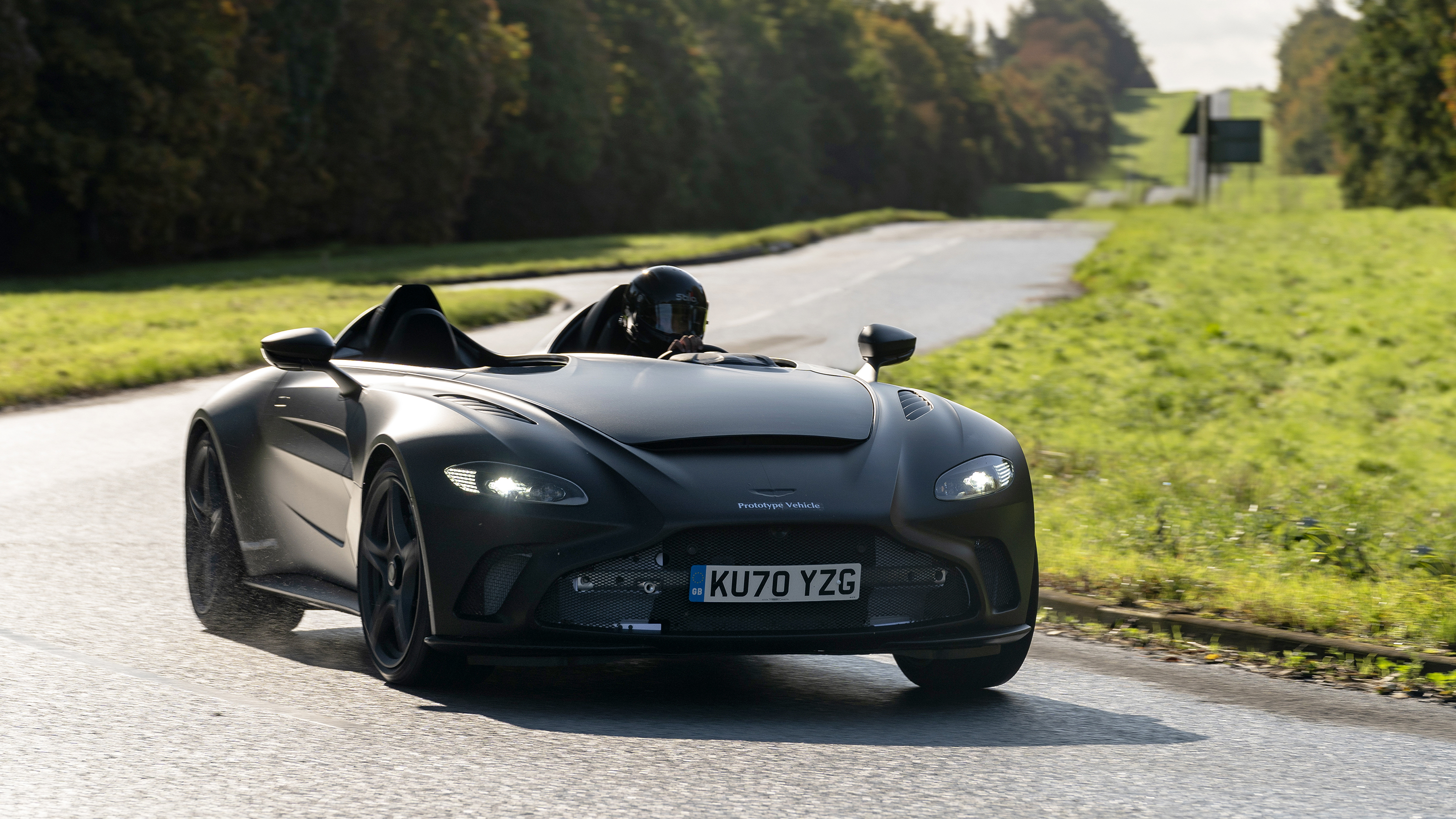 2_aston_martin_v12_speedster_prototype.jpg
